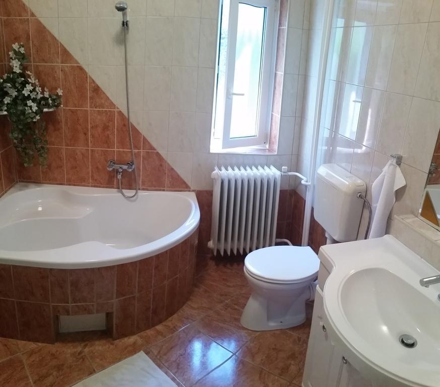 Fadora Apartman Тихань Экстерьер фото